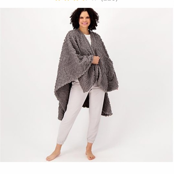 Berkshire Cape Throw Accessories Nwt Grey Berkshire Sherpa Cape